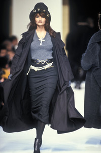 1377338997_Chanel1992WomenRTW11.thumb.jpg.d007536e93d49c462f99d956b2e6a4f0.jpg