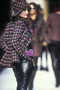 1595810909_Chanel1992WomenRTW57.thumb.jpg.08f216690ce4077916a11b806451c901.jpg