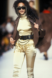 1642758707_Chanel1992WomenRTW103.thumb.jpg.c2e27c7a56d9e48c421633b66d1363bc.jpg