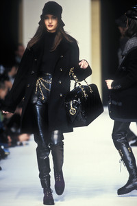 1820026328_Chanel1992WomenRTW32.thumb.jpg.3f7cef17393c819bf6f41897b419e030.jpg