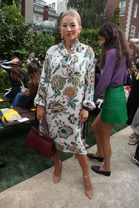 1981839249_TinaLeungToryBurchSpringSummer2019FashionWJmxMz5sAGdx.thumb.jpg.3f4e8c8fb1ba593a19a6eeb54b608e9a.jpg