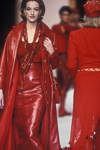 253206920_Chanel1992WomenRTW102.thumb.jpg.6b33ef7aff274f65f53b7bc9a9d0d8be.jpg