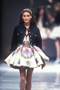 290180446_Versace1992WomenRTW28.thumb.jpg.2e60a4af26342c0644a8e6ba35e30d6f.jpg