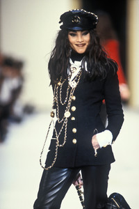 316281628_Chanel1992WomenRTW72.thumb.jpg.5a6b3ec5148f8ed74fafe30010e22c2d.jpg