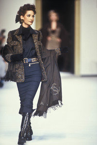 33746762_Chanel1992WomenRTW40.thumb.jpg.cf3043c315d2ae340606ed624d9c82a4.jpg