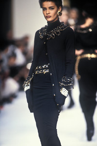 737994934_Chanel1992WomenRTW126.thumb.jpg.2d5640aa47525199260a9b6d4ff4bd42.jpg