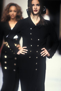 86519150_Chanel1992WomenRTW129.thumb.jpg.68a41608ffd51a401bc2d5bc32e14d4a.jpg