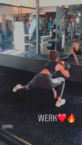 Nina-Dobrev-Working-out_-Instagram--02-662x1175.jpg