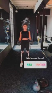 Nina-Dobrev-Working-out_-Instagram--11-662x1175.jpg
