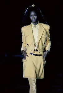 VERSACE-FALL-1992-RTW-09-BEVERLY-PEELE.thumb.jpg.211cf06a31843a2196355540ae54de7a.jpg
