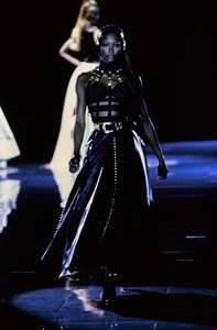 VERSACE-FALL-1992-RTW-83-NAOMI-CAMPBELL.thumb.jpg.4a6d3a4e3eeba16919c9f56cac90c750.jpg