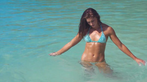 alex-morgan-si-swim-video.jpg