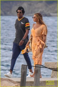 beyonce-continues-birthday-celebrations-with-jay-z-01.jpg