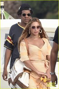 beyonce-continues-birthday-celebrations-with-jay-z-03.jpg