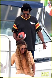beyonce-continues-birthday-celebrations-with-jay-z-05.jpg