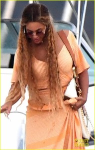 beyonce-continues-birthday-celebrations-with-jay-z-09.jpg