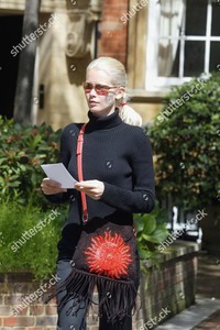 claudia-schiffer-leaving-her-house-in-notting-hill-london-britain-shutterstock-editorial-382775b.jpg