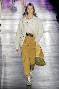 defile-alberta-ferretti-printemps-ete-2019-milan-look-7.thumb.jpg.3bb2c3a31c72cdf1f2a19c9e9d2041c3.jpg