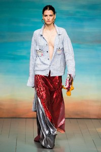 defile-roberta-einer-printemps-ete-2019-londres-look-1.thumb.jpg.a2331582657236c51c23aa4fba575afc.jpg
