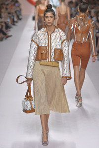fendi-09(1).thumb.jpg.c7c5a815930da0a0f19b8499dca29ee5.jpg