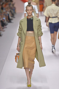 fendi-25(1).thumb.jpg.7b5b90a5fffe20065c4015226434ff81.jpg