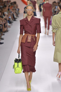 fendi-35(1).thumb.jpg.e3f27cb119ee1b5570b120d45d301654.jpg