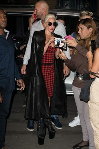 lady-gaga-out-in-paris-08-28-2018-2.jpg