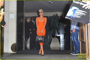 lady-gaga-steps-out-in-paris-02.thumb.jpg.27f9f1732130e3e7ab6680627f286110.jpg