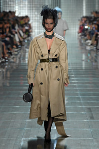 marc-jacobs-rtw-ss19-photos-04(1).thumb.jpg.68b1a25a935f73d79fead71982bd5f6c.jpg