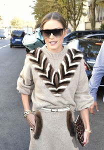 olivia-palermo-leaves-her-hotel-in-paris-09-27-2018-5.jpg