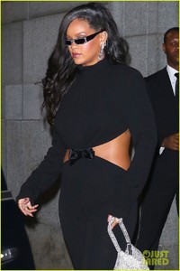 rihanna-diamond-ball-after-party-02.jpg