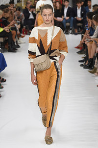 tods-rtw-spring-2019-milan-fashion-week-ffw-003(1).thumb.jpg.667b5c3841cf1b67ab12445ac07d361e.jpg