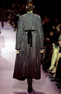 118454367_YvesSaintLaurentFW2001PFW18.thumb.jpg.4cd5a05275113aa52be7f15467d61c16.jpg