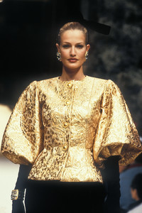1611803749_Givenchy1993HauteCouture78.thumb.jpg.1ad70aeba9face677b003d68627c3ac0.jpg