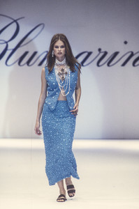 1957935566_Blumarine1993WomenRTW41.thumb.jpg.6947a40df3c77ff63af31ab900d17f92.jpg