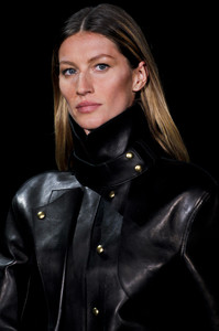 3_alexander-wang-fw-2012-4_html.thumb.JPEG.bd3251245b5b9b51ee289cbf2d7b362a.JPEG