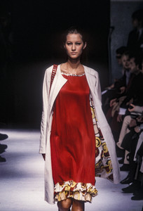 3_marni-fw-1999-4_html.thumb.JPEG.a3555a3892817e706f8cb96651fa3327.JPEG