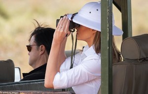 4786008-6243175-Sporting_a_pair_of_binoculars_Melania_was_seen_gazing_through_th-a-63_1538736902646.jpg