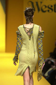 658070014_VivienneWestwoodFW20011.thumb.jpg.8cd46e84116f02db424b3758f013f03d.jpg