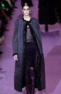 705529423_YvesSaintLaurentFW2001PFW12.thumb.jpg.5fdfa7e86d9905a2615dd8013a776270.jpg