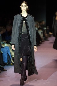 73224924_YvesSaintLaurentFW2001PFW10.thumb.jpg.0e24968d2c810ce887e4783430a553d4.jpg
