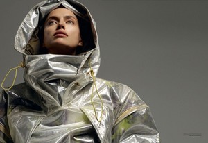 Irina-Shayk-Vogue-Turkey-Cover-Photoshoot05.thumb.jpg.63770e41f17d480d1f7258ecc1cb524f.jpg