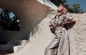 Zimmermann-Resort-2019-Campaign06.thumb.jpg.65cdec9bbe077965b6fbaa9a7b0a045a.jpg