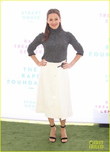 jennifer-garner-rape-brunch-october-2018-01.thumb.jpg.13bc8f9fc7a317136a7fdeebc2fbc7d5.jpg