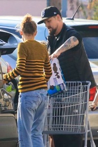 nicole-richie-grocery-shopping-in-la-10-22-2018-1.jpg