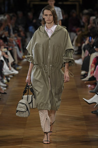 stella-mccartney-ss19-pfw-collection-photos-16(1).thumb.jpg.501f63f36d353f3e9f532068ff5b1adb.jpg