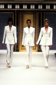 1124220830_HerveLeger1996WomenRTW24-ClaudiaMNadegeandIngrid(1).thumb.jpg.42b7798fd3828f58d7e813827822ead2.jpg