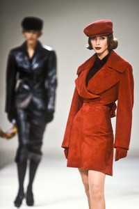 1334121304_AzzedineAlaia1991WomenRTW25.thumb.jpg.018e92609ceb33e774d99feb122ad0aa.jpg