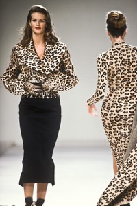146869712_AzzedineAlaia1991WomenRTW46.thumb.jpg.bc53ea9fa2e164b33c04c1b1e4d88036.jpg