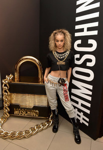 1591944784_JasmineSandersMoschinoXHLosAngelesLaunchGR4U9XFS5zdx.thumb.jpg.0b7ec4255de300c3b162c614f6120953.jpg